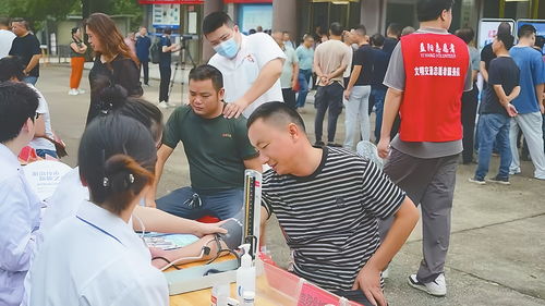 益陽近百名貨車司機集中加入工會，享受健康咨詢服務